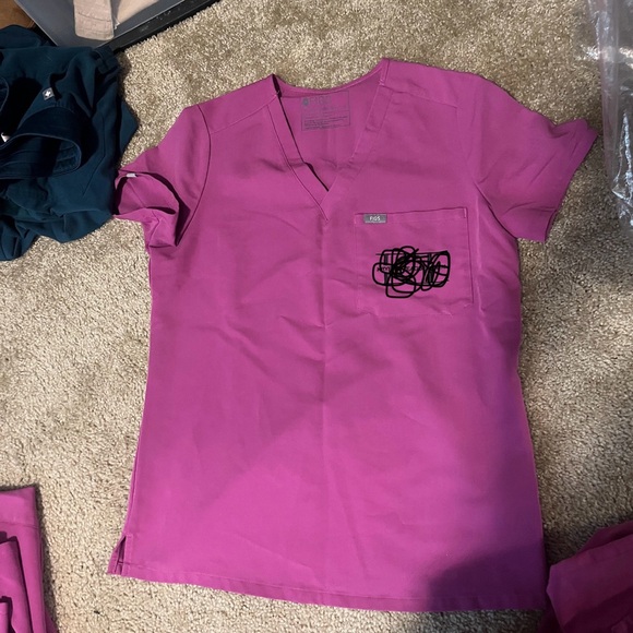 FIGS Zamora Jogger Fuchsia Color Scrub Pants
Size Medium - Picture 5 of 5